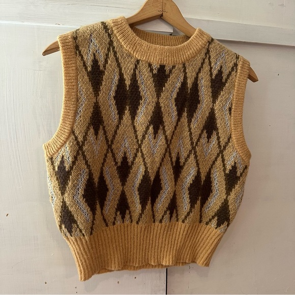 Brown and Tan Argyle Knit Sweater Vest • Size: XL - Picture 8 of 14